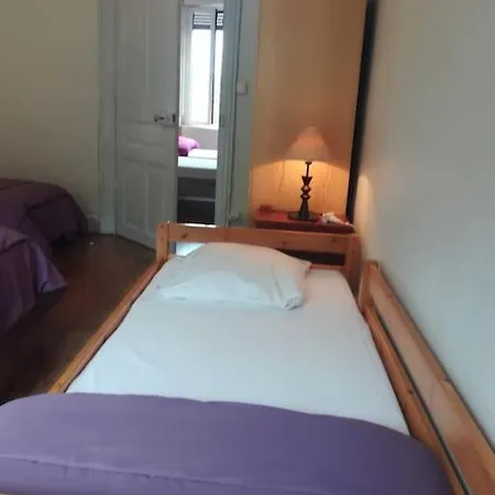 Au Sein Du Parc Des Volcans D'auvergne, Tous Commerces A Pied *