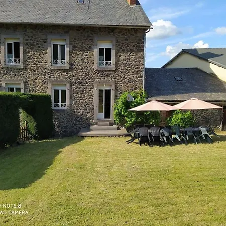 Holiday home Au Sein Du Parc Des Volcans D'auvergne, Tous Commerces A Pied Neussargues en Pinatelle