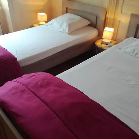 Au Sein Du Parc Des Volcans D'auvergne, Tous Commerces A Pied Neussargues en Pinatelle