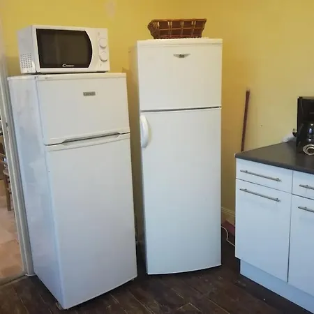 Au Sein Du Parc Des Volcans D'auvergne, Tous Commerces A Pied * Neussargues en Pinatelle